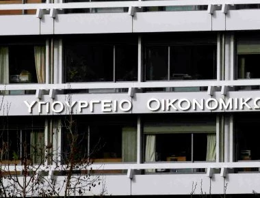 «Καμπάνακι» στο υπουργείο Οικονομικών: Κάτω από τον στόχο τα έσοδα!